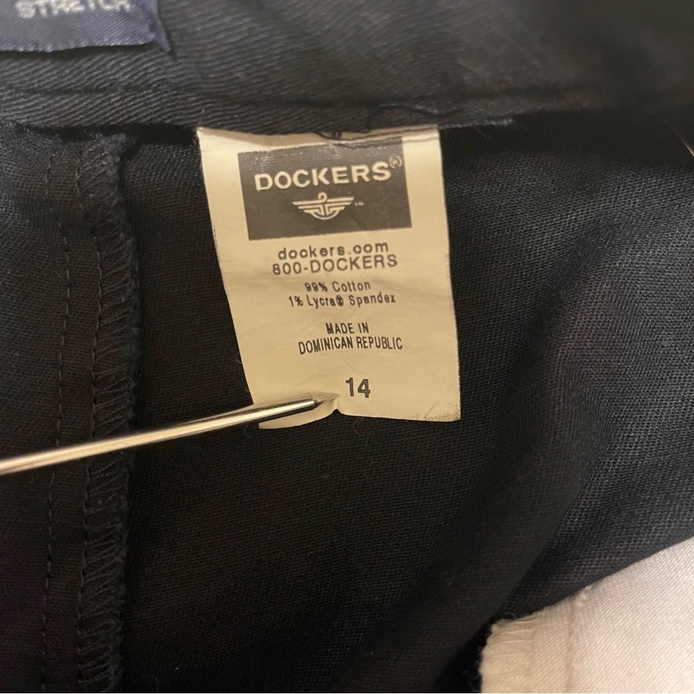 Dockers Women’s 14 Black Flat Front Shorts Classic Style Casual Summer Vacation - Picture 3 of 6